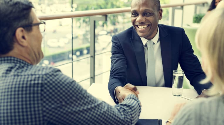handshake betweeen business partners