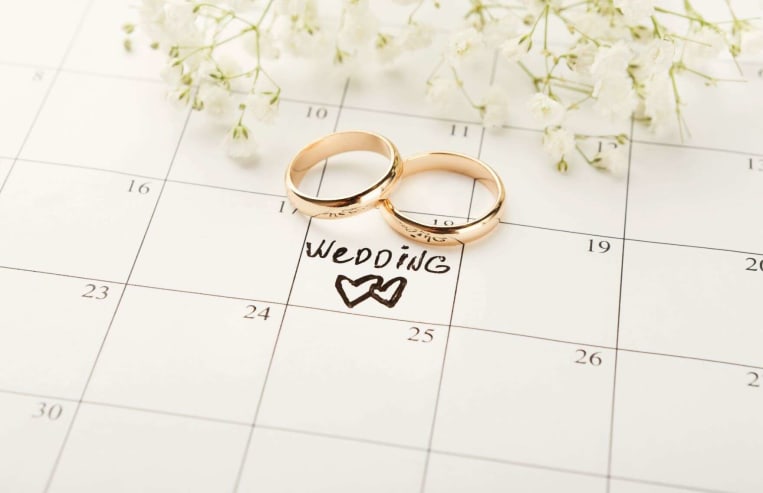 wedding date with engagement rings on calendar